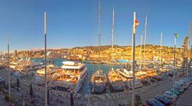 Schiffe im Hafen von Genua